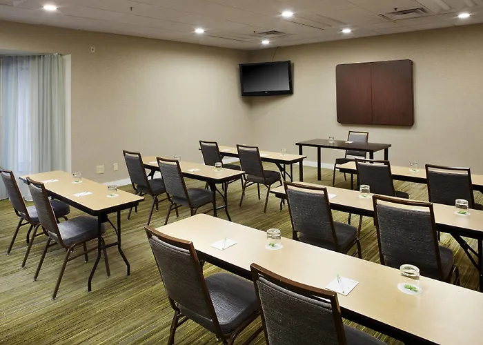Courtyard By Marriott Lansing