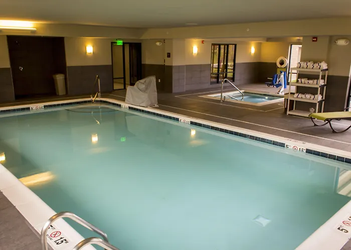 Hampton By Hilton Lansing West